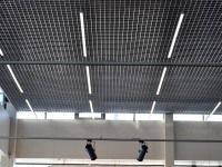 Автоцентр «ПЕТРОВСКИЙ» — в шоуруме установлены потолки грильято со светильниками