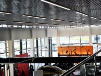 Автоцентр «ПЕТРОВСКИЙ» — в шоуруме установлены потолки грильято со светильниками